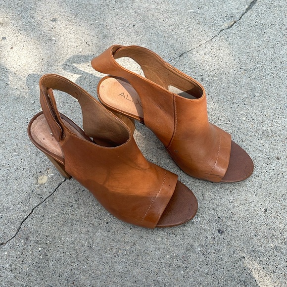 Heels - Picture 1 of 3